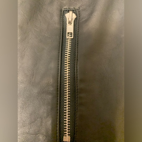 SEEK The Label Vegan Leather Asymmetrical Skirt Sz XS - Picture 6 of 9